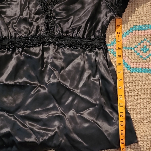 🔴 🔚🔜 SALE 100% Silk Nyguard Collection Blouse With Ruffle Details. - Picture 4 of 9